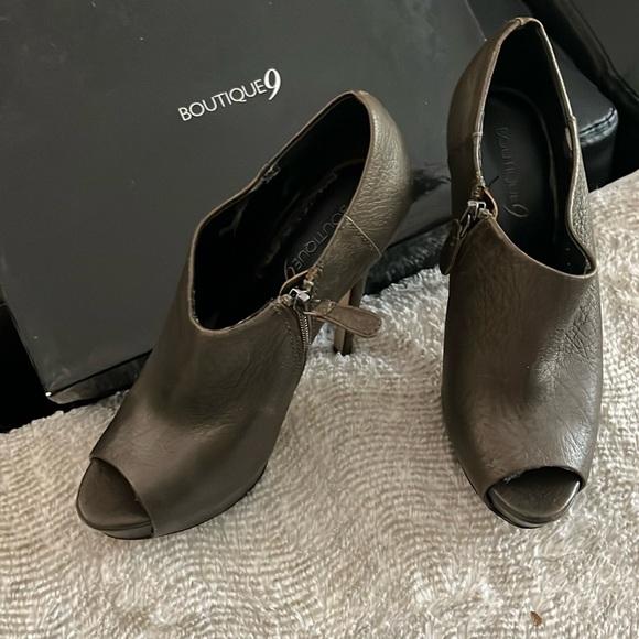 Open toe platform heeled booties - Picture 1 of 4